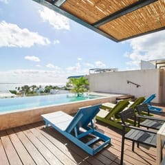 Sabor a Miel Steps from the Beach and 5th Avenue