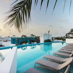 Stylish 1BR Condo Downtown w/Pool+Gallery+WIFI+Spa