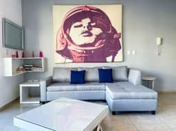 2BR >10 minWalkToBeach>Downtown>Pool>Rooftop>Pkg - Image 5