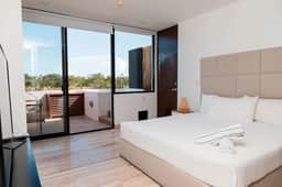 Amira Residence: Private Pool Facing the Park - Image 2