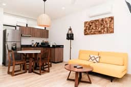 Amira Residence: Private Pool Facing the Park - Image 5