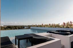 Apt with Private Plunge Pool & Rooftop - Image 2