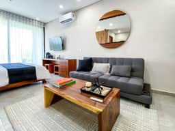 Best Studio >5th Ave +Pool+WIFI+Gym+Steps to Beach - Image 5