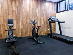 Best Studio >5th Ave +Pool+WIFI+Gym+Steps to Beach - Image 2