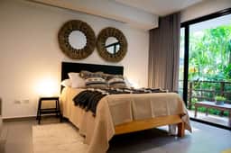 Lunada: Bright Stay with Rooftop Amenities - Image 5