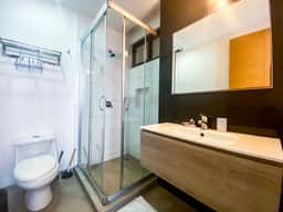 Premium Downtown PH +Private Pool +Gym+PKG+Rooftop - Image 5