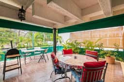 Private park-view terrace. 10 mins to the beach - Image 2