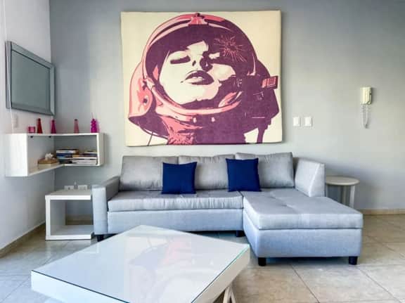 2BR >10 minWalkToBeach>Downtown>Pool>Rooftop>Pkg - Image 5