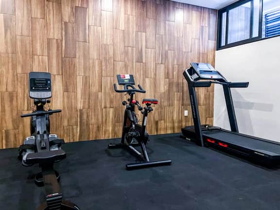 Best Studio >5th Ave +Pool+WIFI+Gym+Steps to Beach - Image 2
