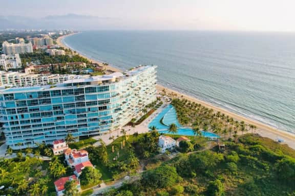 Chic 3BR Home <Luxury Beach Condominium Marítima> - Image 3