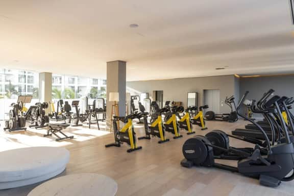 Chic 3BR Home <Luxury Beach Condominium Marítima> - Image 4