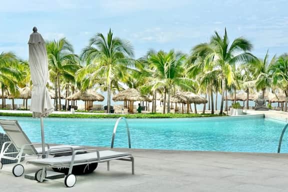 Chic 3BR Home <Luxury Beach Condominium Marítima> - Image 2