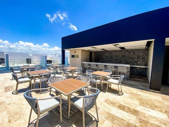 Downtown Playa Studio-RooftopPool-Steps2Everything - Image 4