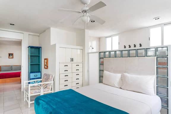 Fun & relax suite beside a park, 10 min to beaches - Image 5