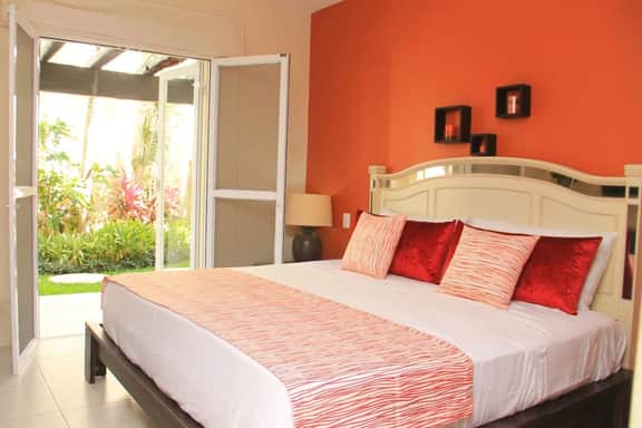 Ground floor Condo, Steps from Coco Beach & 5th Av - Image 3