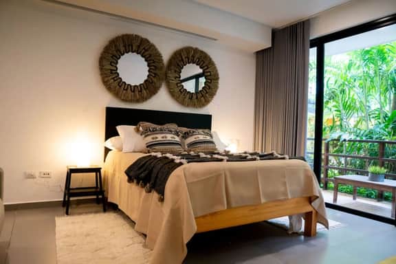 Lunada: Bright Stay with Rooftop Amenities - Image 5