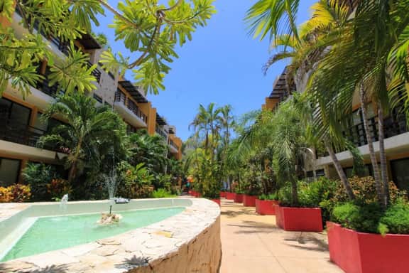Lunada: Bright Stay with Rooftop Amenities - Image 3