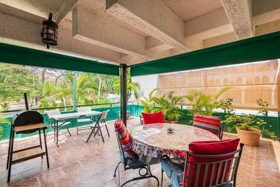 Private park-view terrace. 10 mins to the beach - Image 2