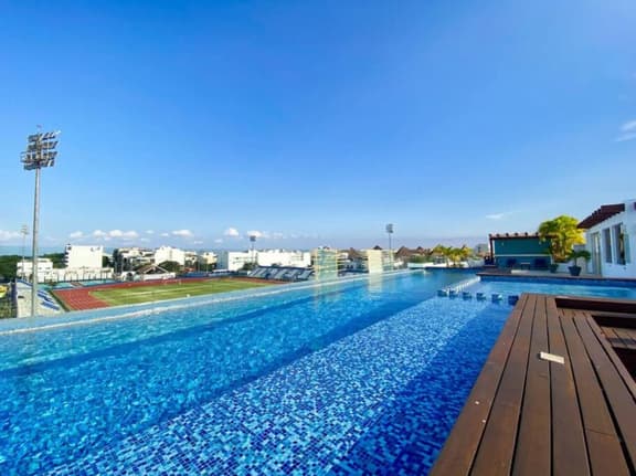 2BR >10 minWalkToBeach>Downtown>Pool>Rooftop>Pkg - Image 1