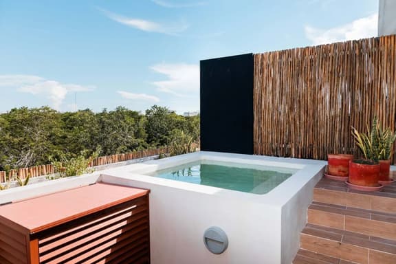Amira Residence: Private Pool Facing the Park - Image 1