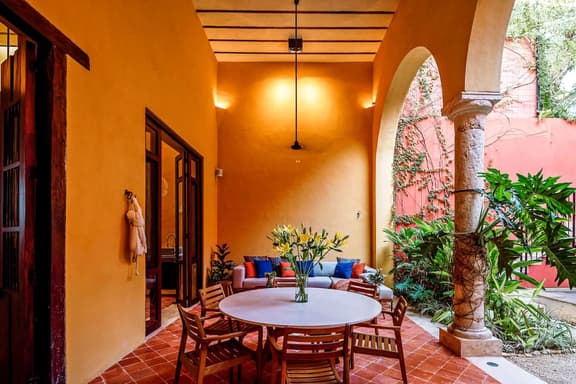 Colonial 4BR Gem Downtown +Private Pool+Garden+BBQ - Image 1