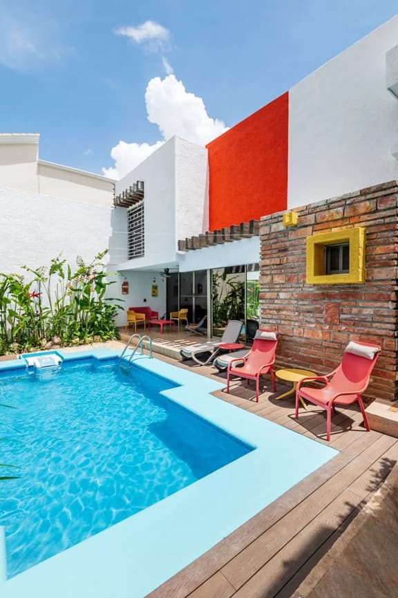 Fun & relax: private pool - 10 mins to hotel zone - Image 1