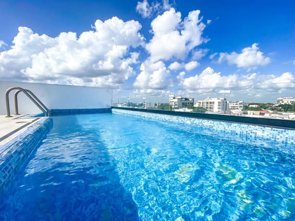 Premium Downtown PH +Private Pool +Gym+PKG+Rooftop - Image 1