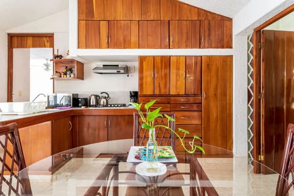 Private park-view terrace. 10 mins to the beach - Image 1